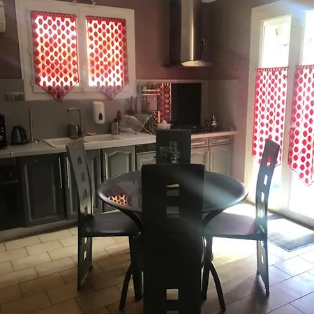 Mamamia T4 Avec Piscine Proche Commerce Au Pied Des Cevennes Holiday home